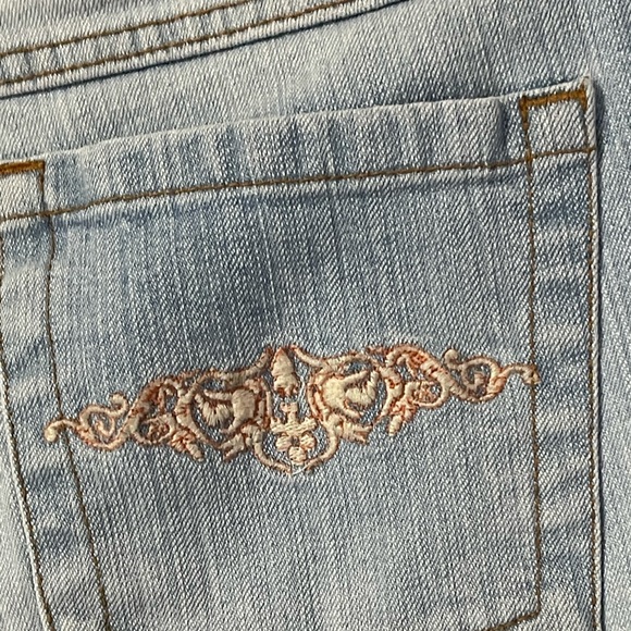 Leo Capri Jeans.  Size 11 - Picture 3 of 15